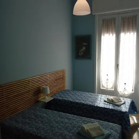 Aunt Elvira's Nyaraló