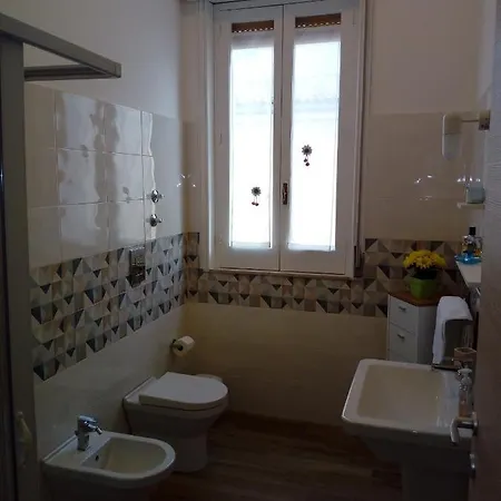 Aunt Elvira's Nyaraló