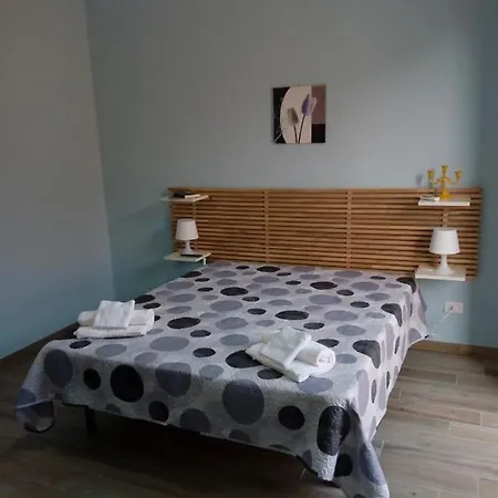 Aunt Elvira's Nyaraló